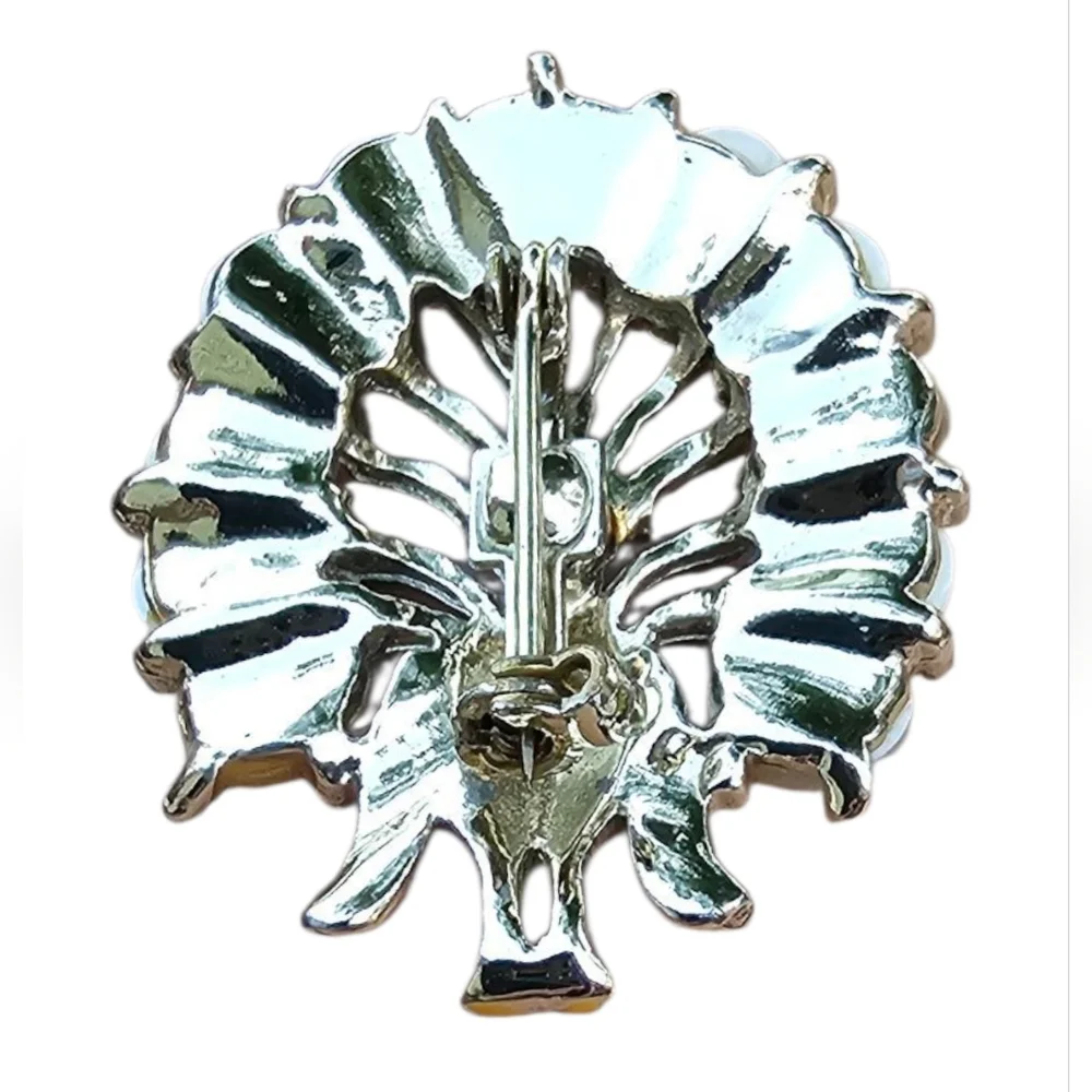 Vintage White Gold Tone Cutout Mother of Pearl Disks Peacock Exotic Bird Brooch - Picture 2 of 3